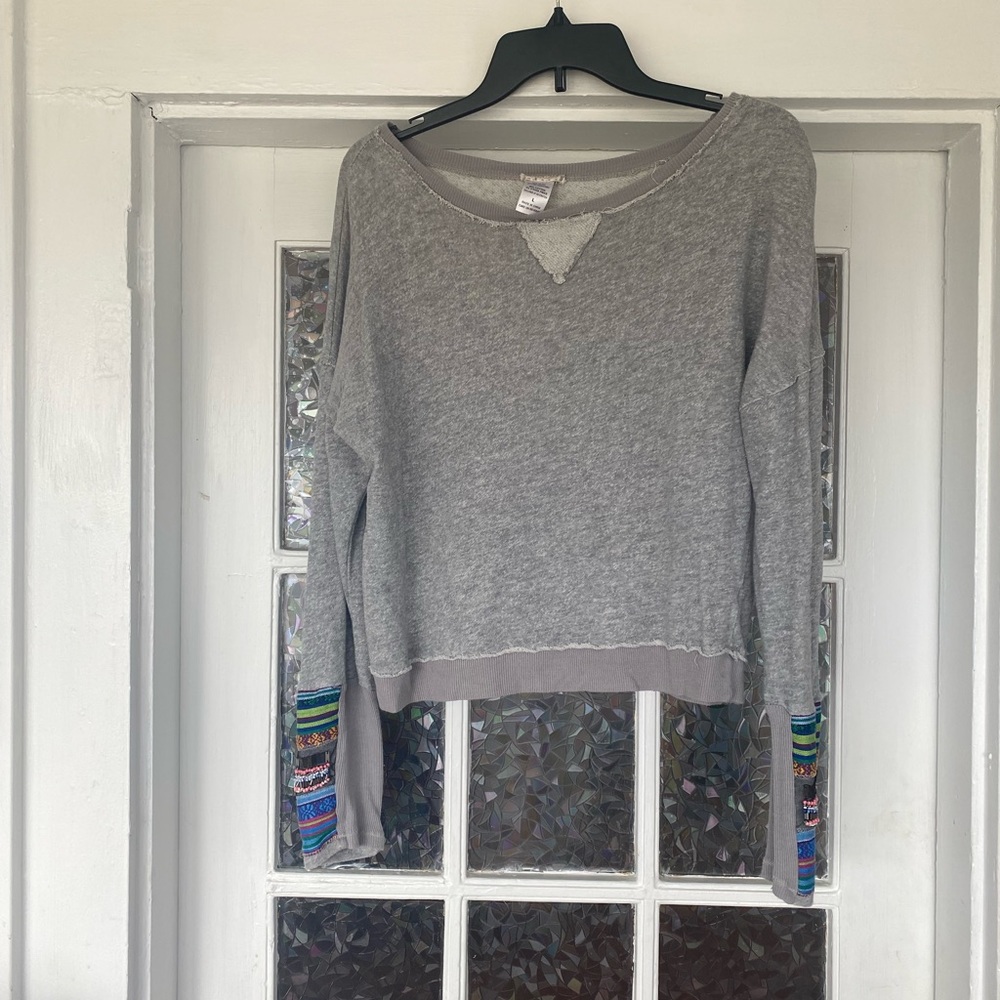 Light weight cropped sweater with sleeve details, size large